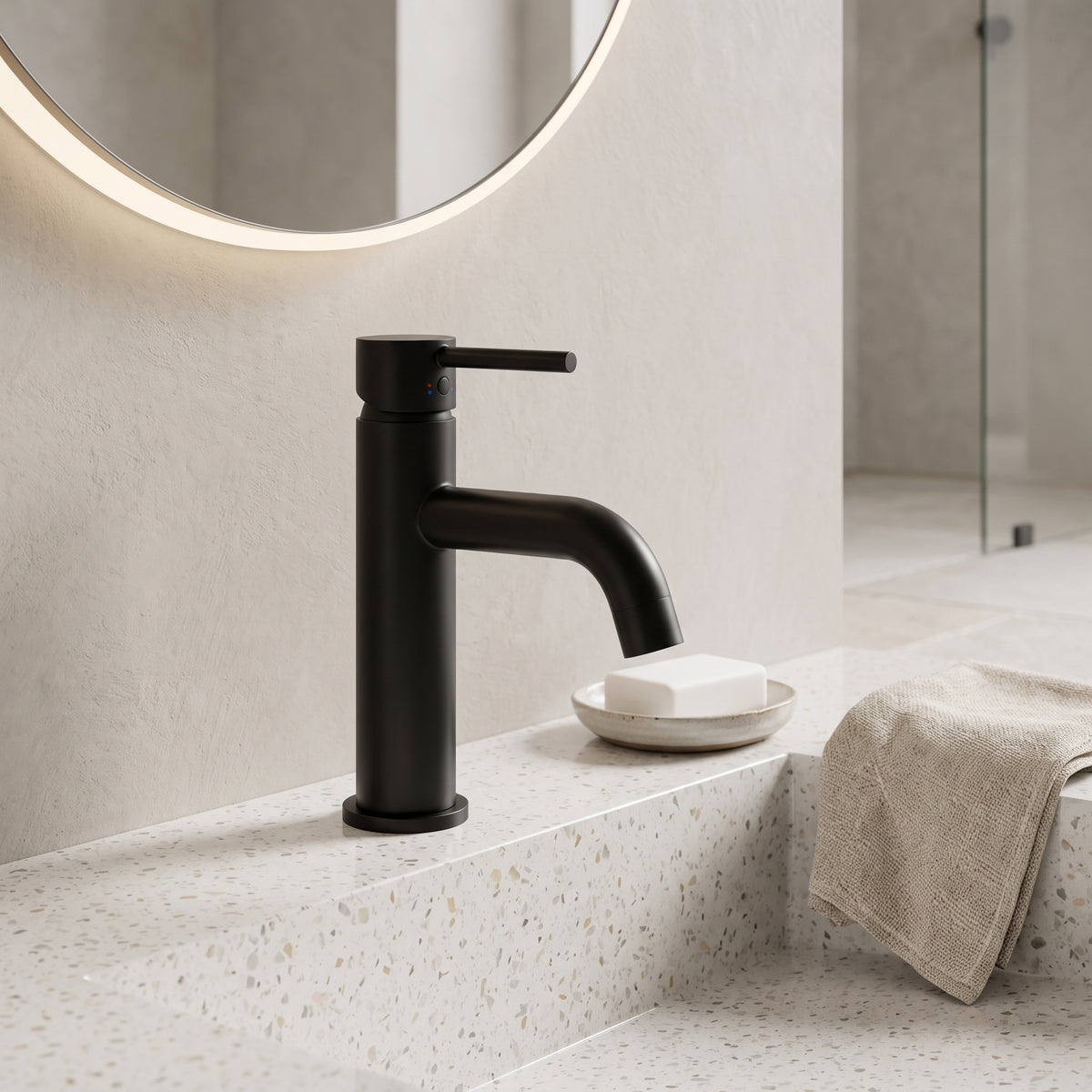 Mitigeur lavabo sur plan noir mat Salis — vue 3